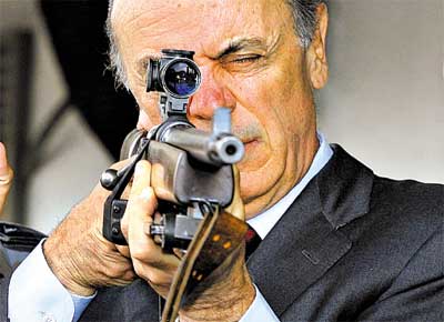 José Serra já tem na mira os inimigos da nação